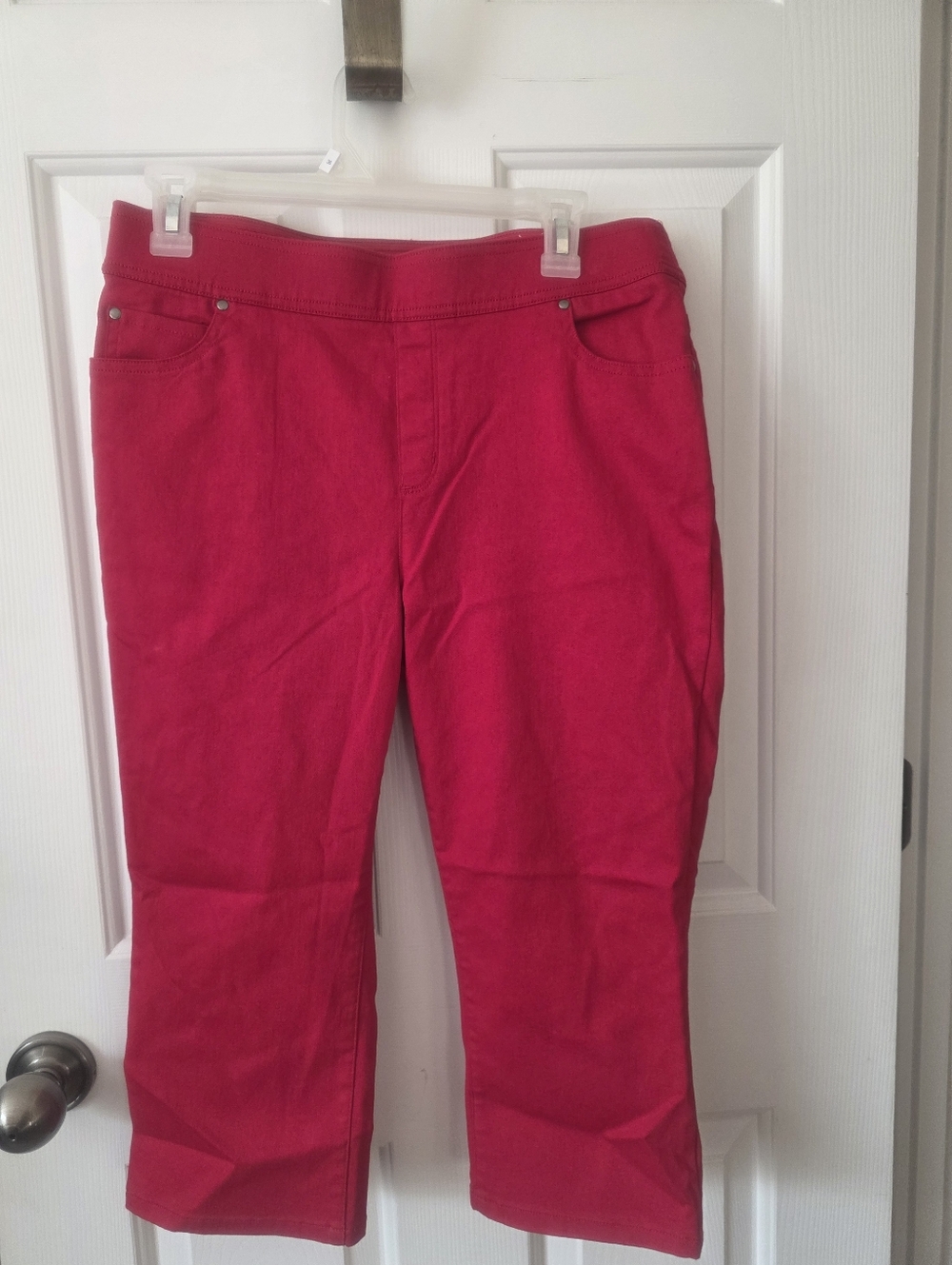 Women’s Red Mid-Rise Capri Jeans